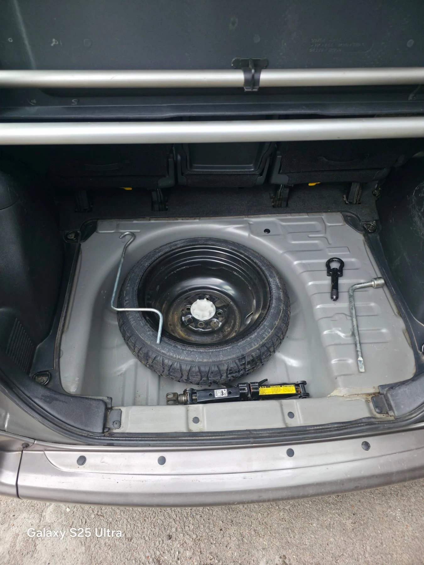Toyota Yaris verso, снимка 12 - Автомобили и джипове - 54445032