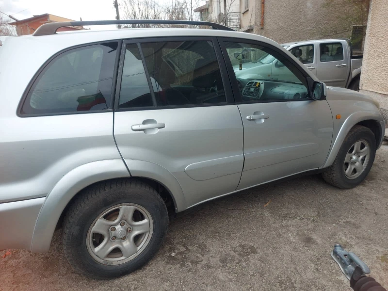 Toyota Rav4 2.0, снимка 3 - Автомобили и джипове - 47907273