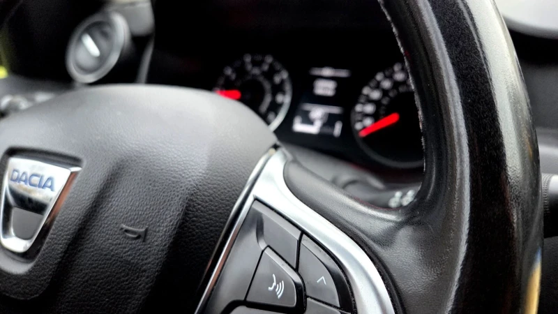 Dacia Duster 1.5dci / N1, снимка 15 - Автомобили и джипове - 52861974