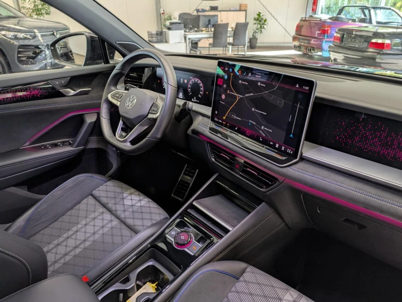 VW Tayron 2.0 TDI 4-MOTION R-LINE PANO H/K 360 7МЕСТЕН, снимка 11 - Автомобили и джипове - 52683790