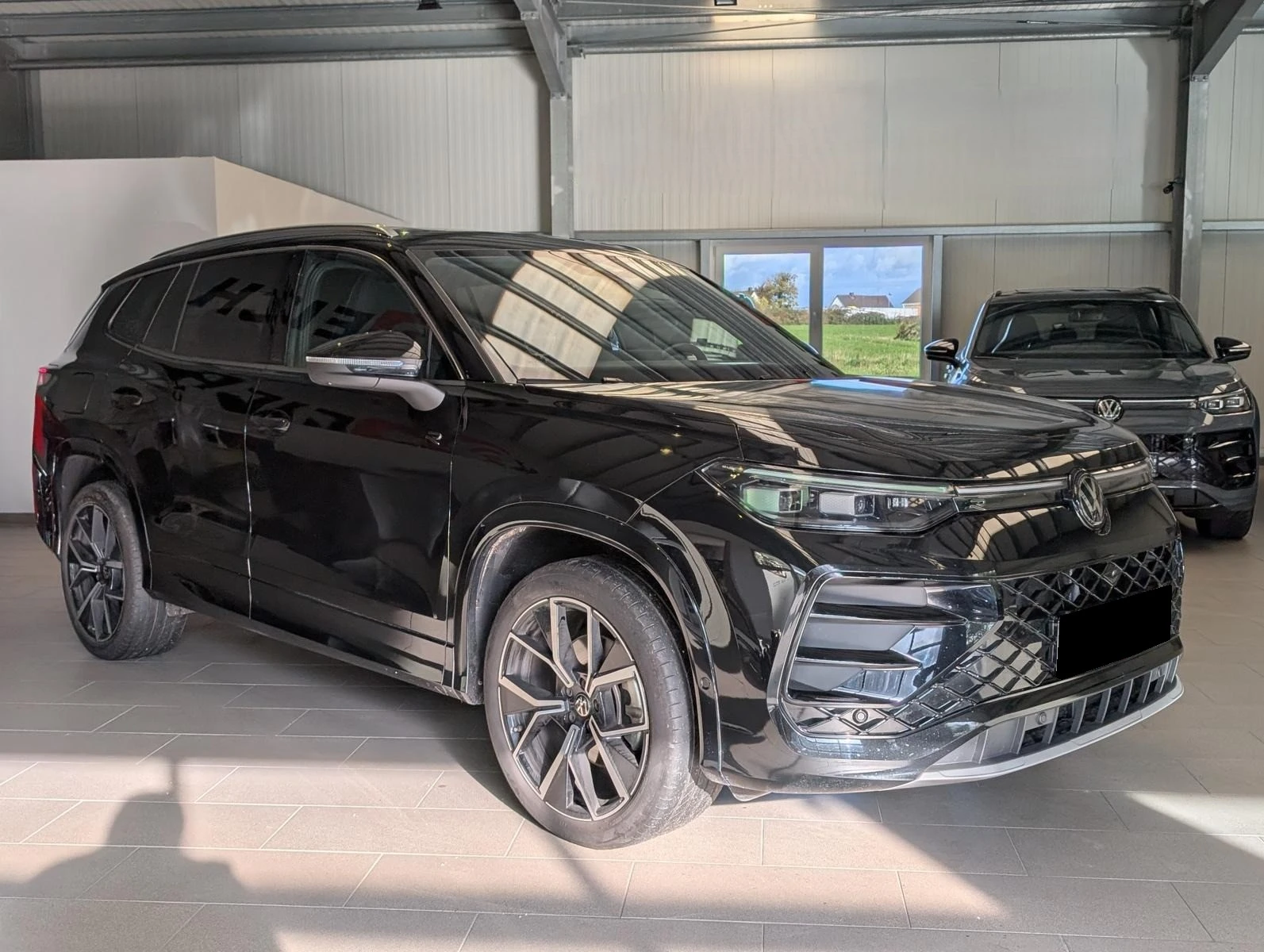 VW Tayron 2.0 TDI 4-MOTION R-LINE PANO H/K 360 7МЕСТЕН - изображение 5