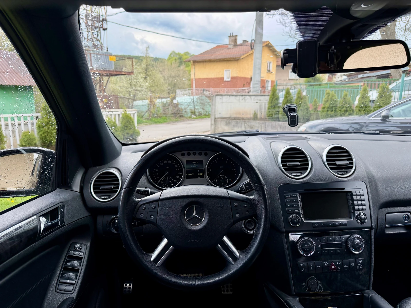 Mercedes-Benz ML 320 Edition 10 Sport Всички екстри, снимка 11 - Автомобили и джипове - 54490538
