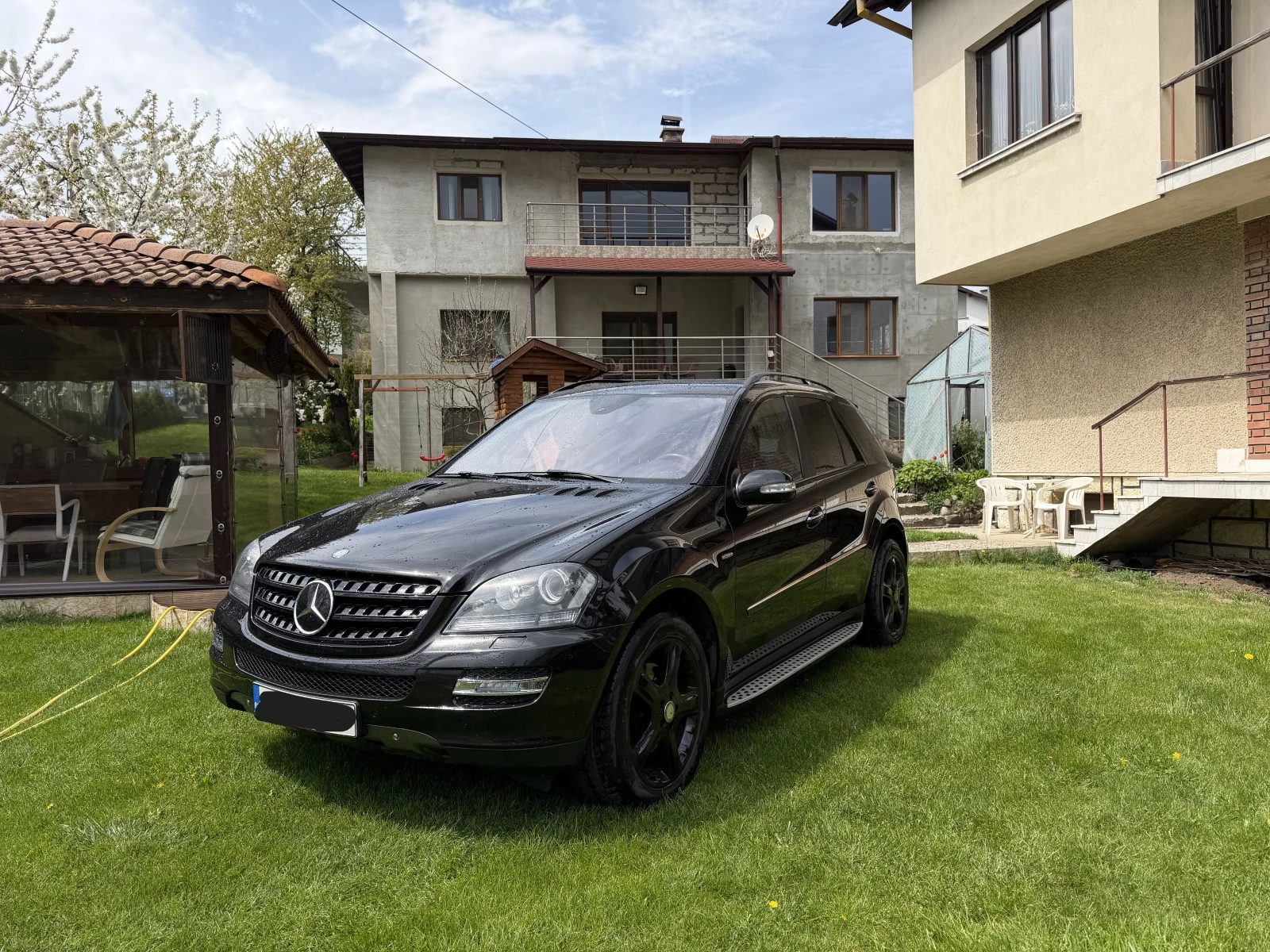 Mercedes-Benz ML 320 Edition 10 Sport Всички екстри, снимка 2 - Автомобили и джипове - 54490538
