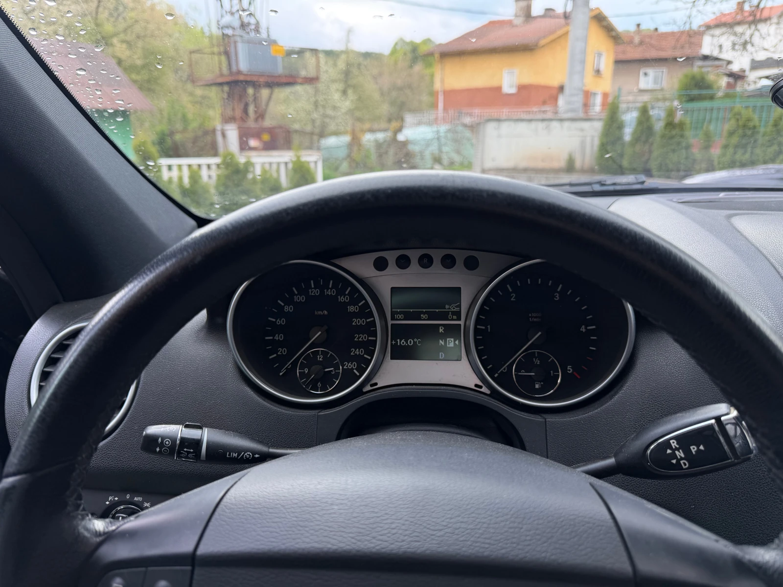 Mercedes-Benz ML 320 Edition 10 Sport Всички екстри, снимка 10 - Автомобили и джипове - 54490538