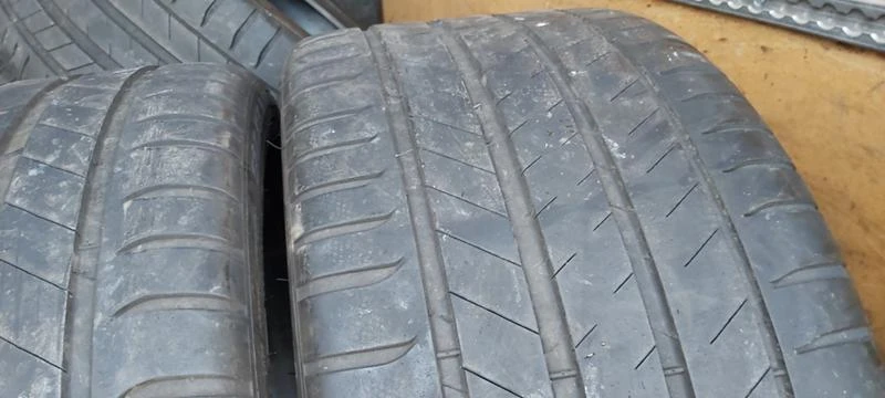 Гуми Летни 295/35R21, снимка 4 - Гуми и джанти - 31152098