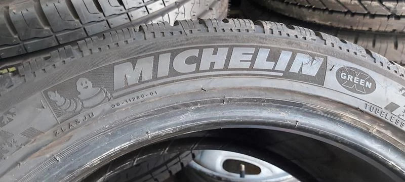 Гуми Зимни 255/40R18, снимка 5 - Гуми и джанти - 33539969