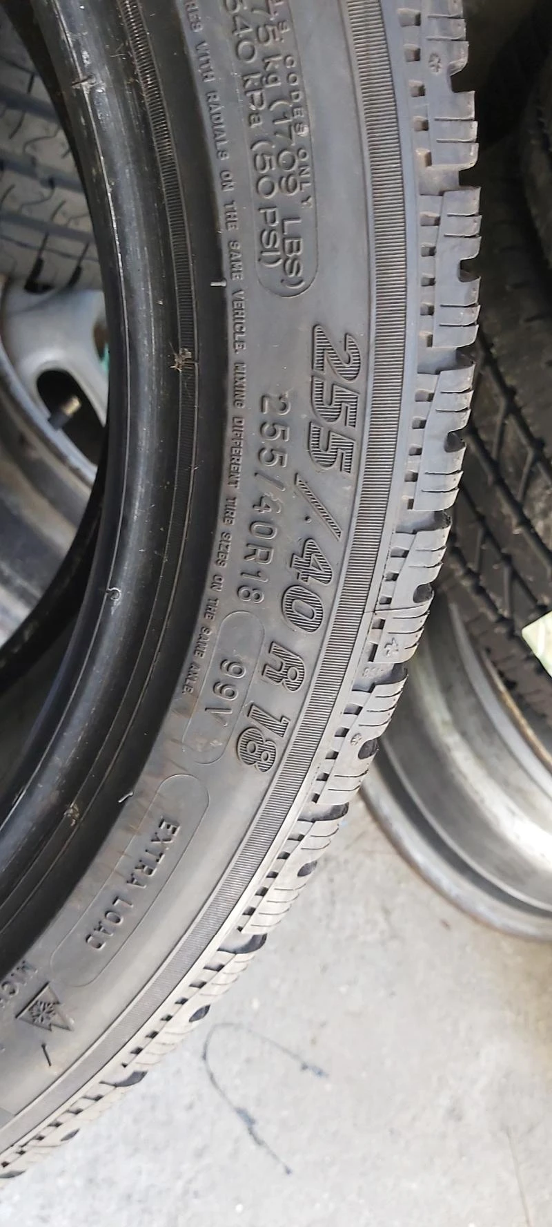 Гуми Зимни 255/40R18, снимка 7 - Гуми и джанти - 33539969