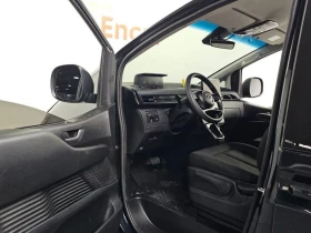 Hyundai Staria * 5МЕСТЕН* ДИЗЕЛ* , снимка 10