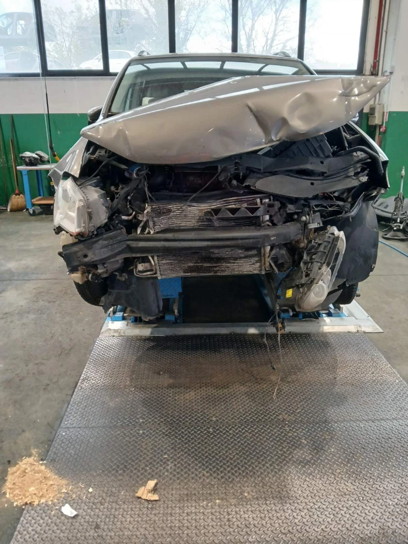 VW Touran 2.0tdi, снимка 7 - Автомобили и джипове - 49999274