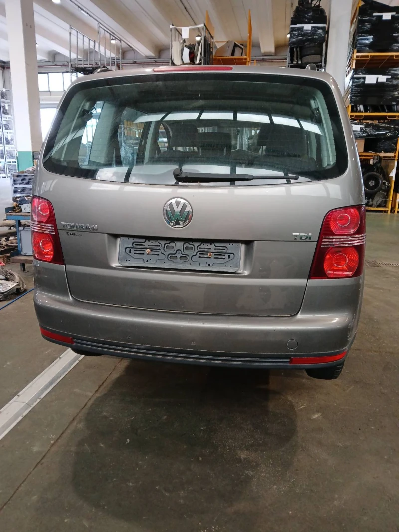 VW Touran 2.0tdi, снимка 2 - Автомобили и джипове - 49999274