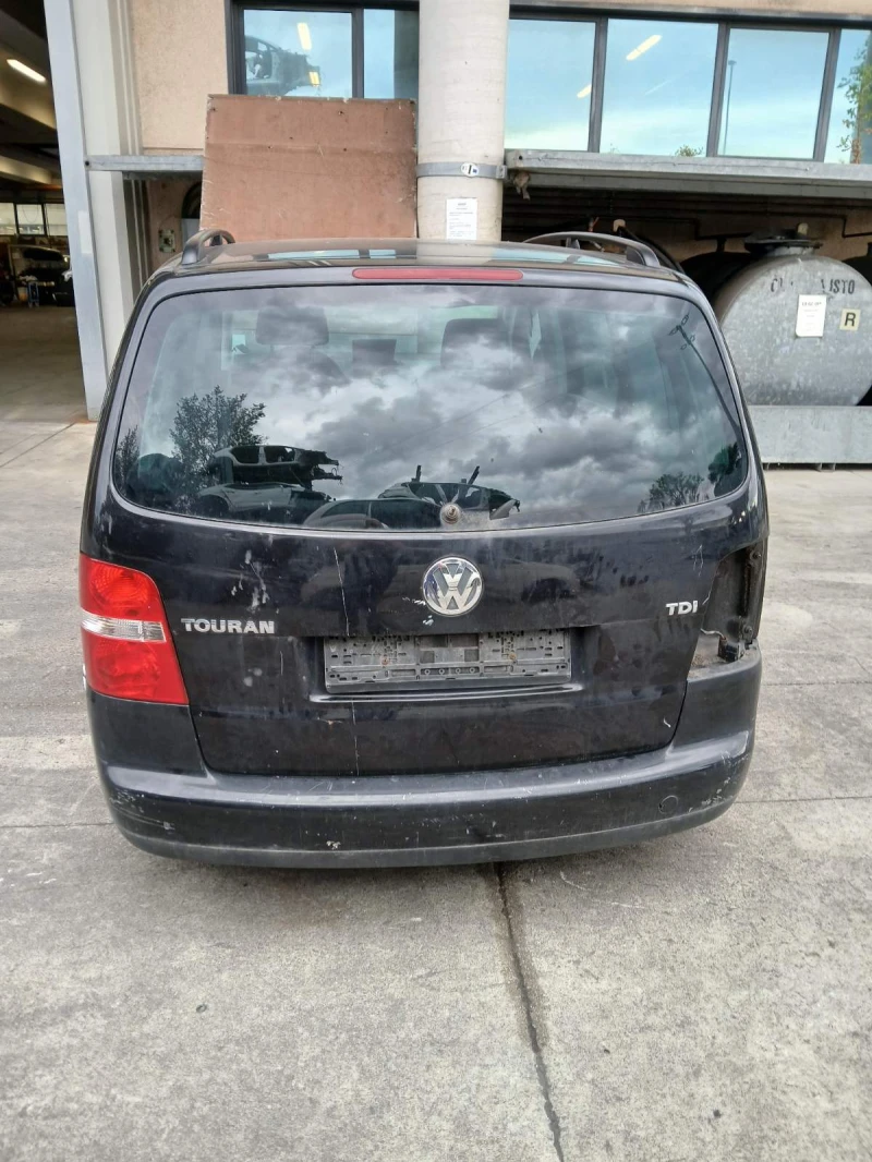 VW Touran 2.0tdi, снимка 12 - Автомобили и джипове - 49999274