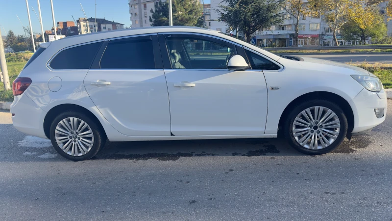 Opel Astra 1.4T Cosmo, снимка 2 - Автомобили и джипове - 47890412