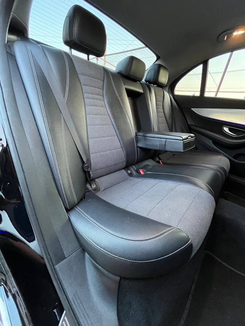 Mercedes-Benz E 220 DIGITAL* 9G-TRONIC* DISTRONIC* СОБСТВЕН ЛИЗИНГ, снимка 11 - Автомобили и джипове - 50658564