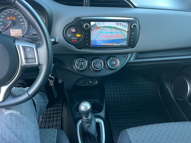 Toyota Yaris 1.3-NAVI FULL, снимка 15 - Автомобили и джипове - 52256174