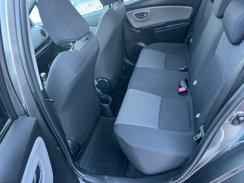 Toyota Yaris 1.3-NAVI FULL, снимка 14 - Автомобили и джипове - 52256174