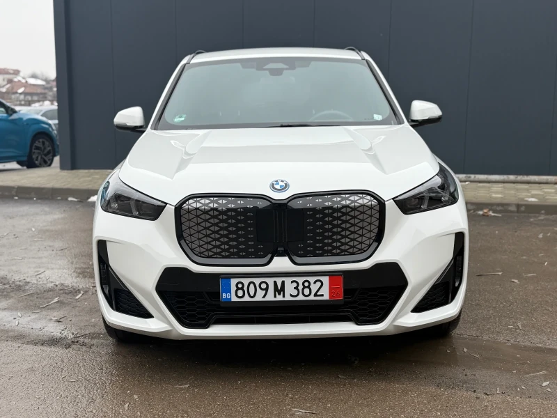 BMW iX1 iX1 xDrive30= M-Sport= Гаранция= 11000км= Лизинг., снимка 2 - Автомобили и джипове - 53398972