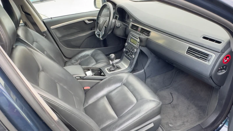 Volvo V70, снимка 11 - Автомобили и джипове - 53452955
