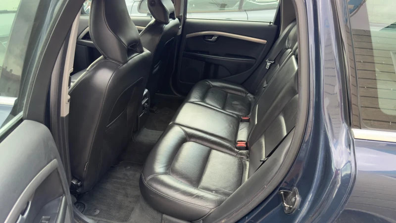 Volvo V70, снимка 10 - Автомобили и джипове - 53452955