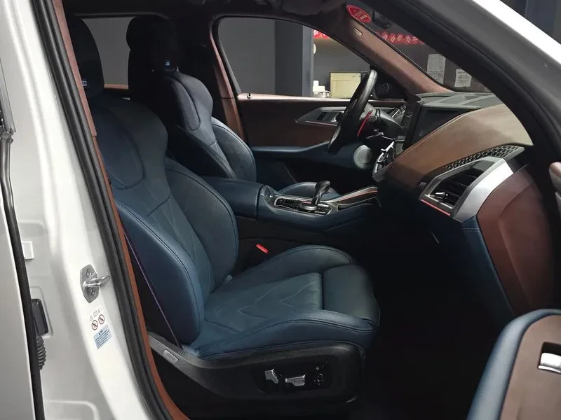 BMW XM, снимка 14 - Автомобили и джипове - 55173069