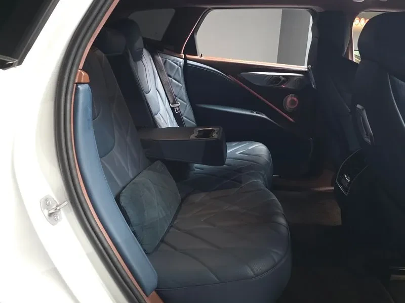 BMW XM, снимка 15 - Автомобили и джипове - 55173069