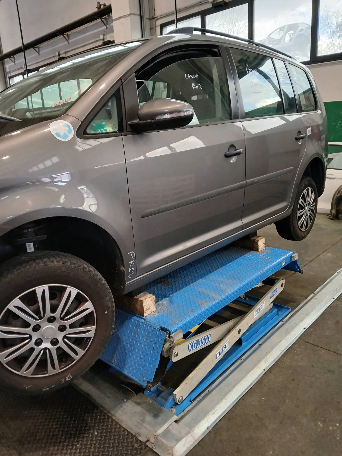 VW Touran 2.0tdi - изображение 8