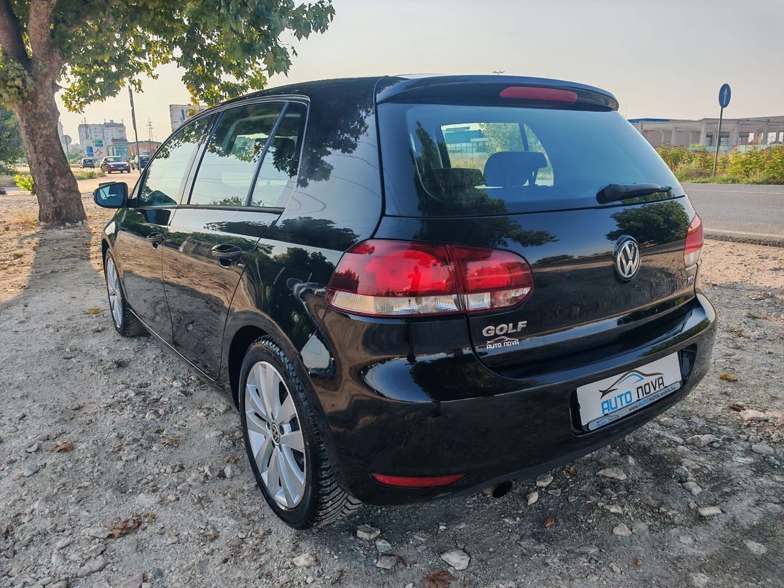 VW Golf 1.6 ДИЗЕЛ 105КС. HIGHLINE! УНИКАЛНО СЪСТОЯНИЕ! - изображение 6