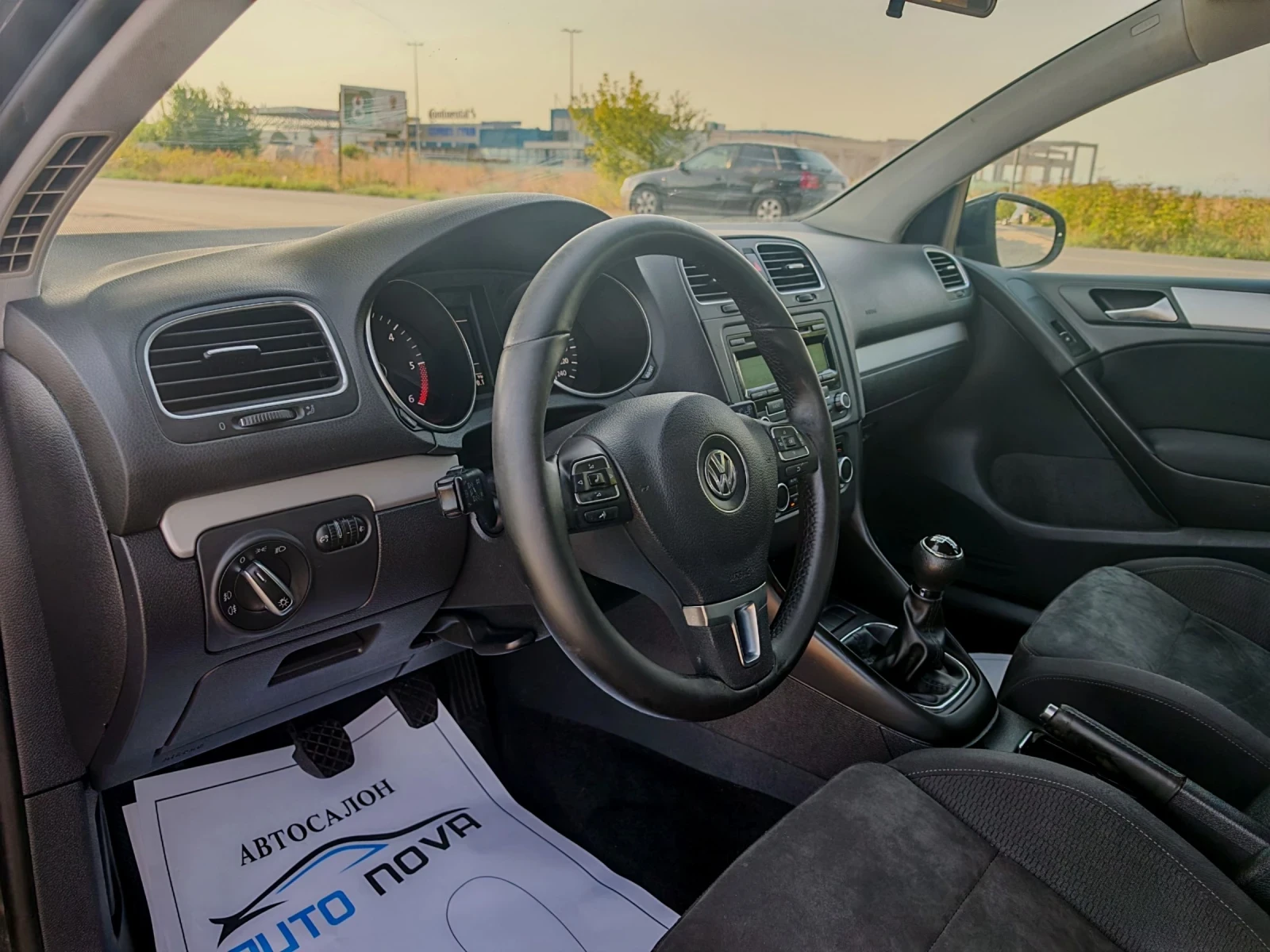 VW Golf 1.6 ДИЗЕЛ 105КС. HIGHLINE! УНИКАЛНО СЪСТОЯНИЕ! - изображение 9