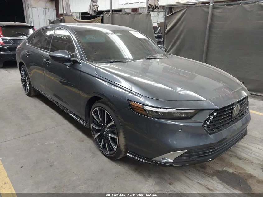 Honda Accord Hybrid Touring | Auto.bg — изображение 1