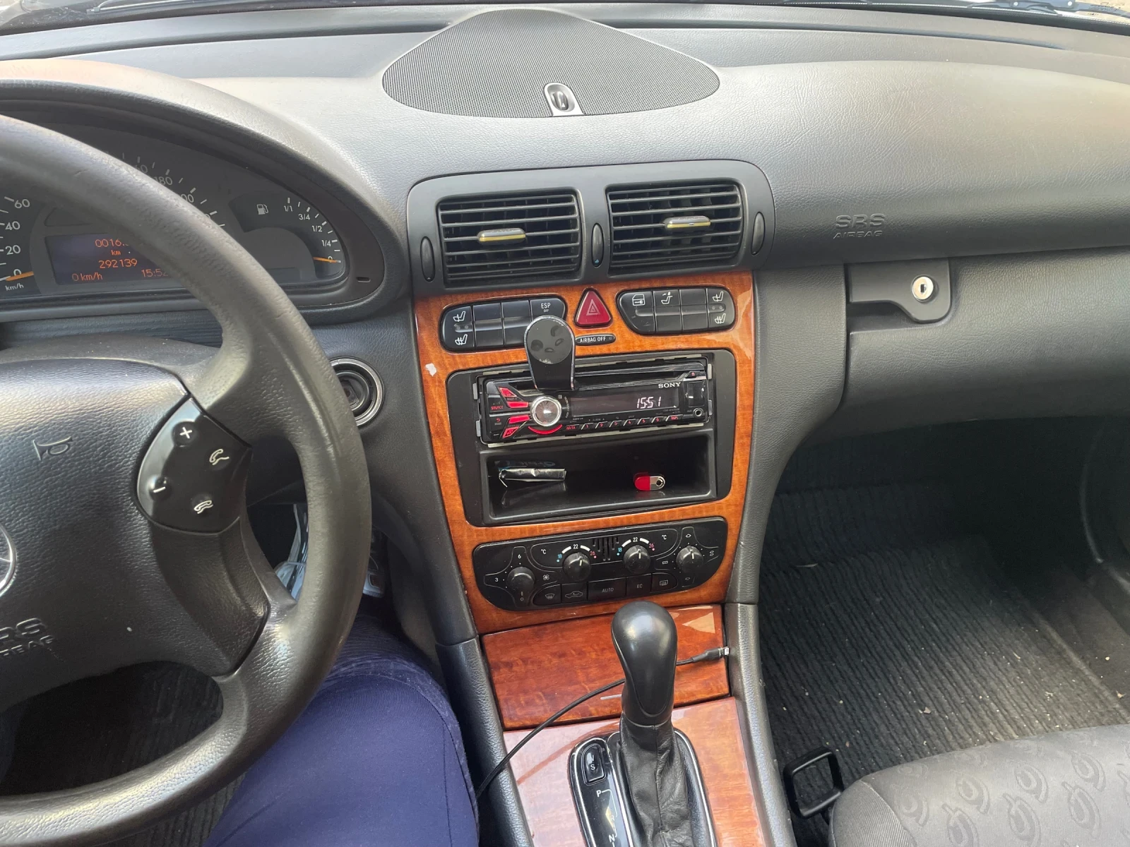 Mercedes-Benz C 200, снимка 4 - Автомобили и джипове - 54079035