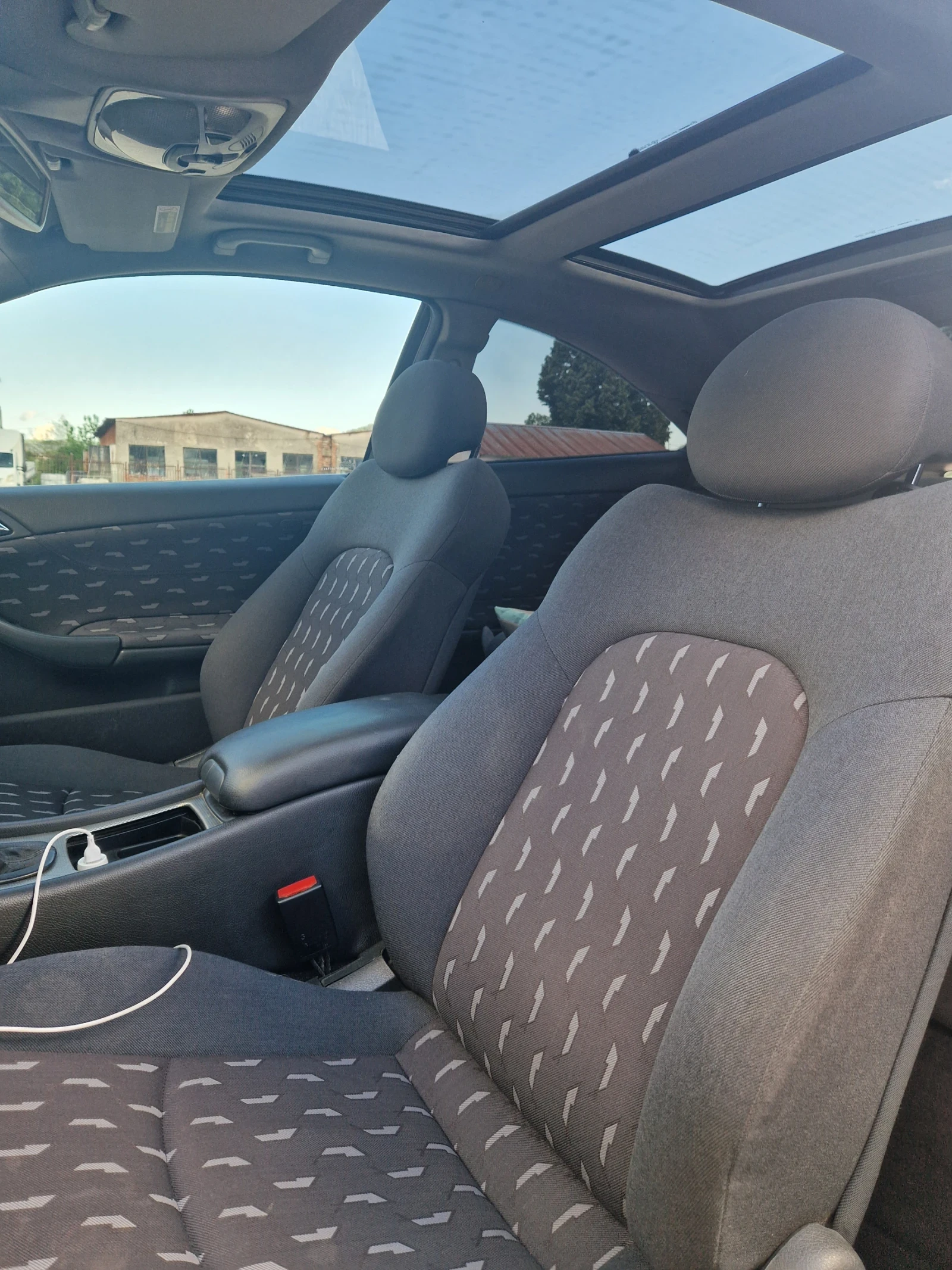 Mercedes-Benz C 220, снимка 9 - Автомобили и джипове - 54598714