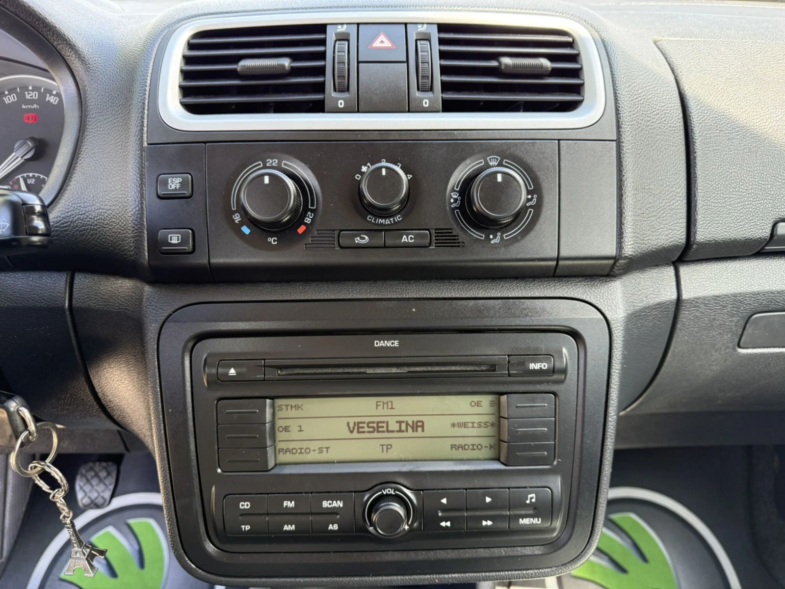Skoda Fabia 1.4, снимка 12 - Автомобили и джипове - 54763916