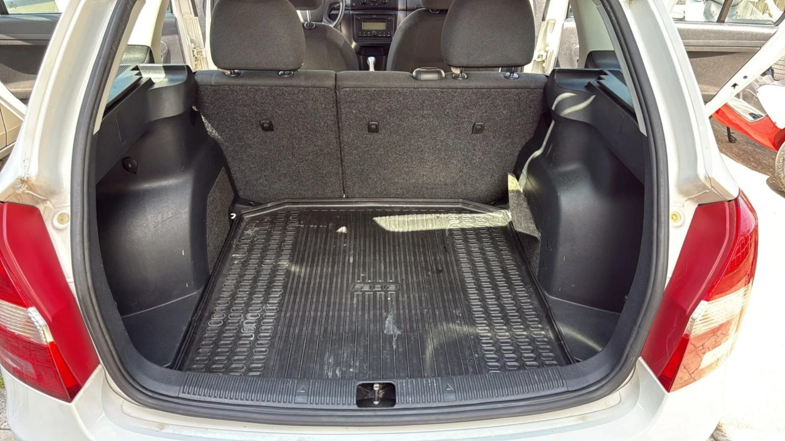 Skoda Fabia 1.4, снимка 17 - Автомобили и джипове - 54763916