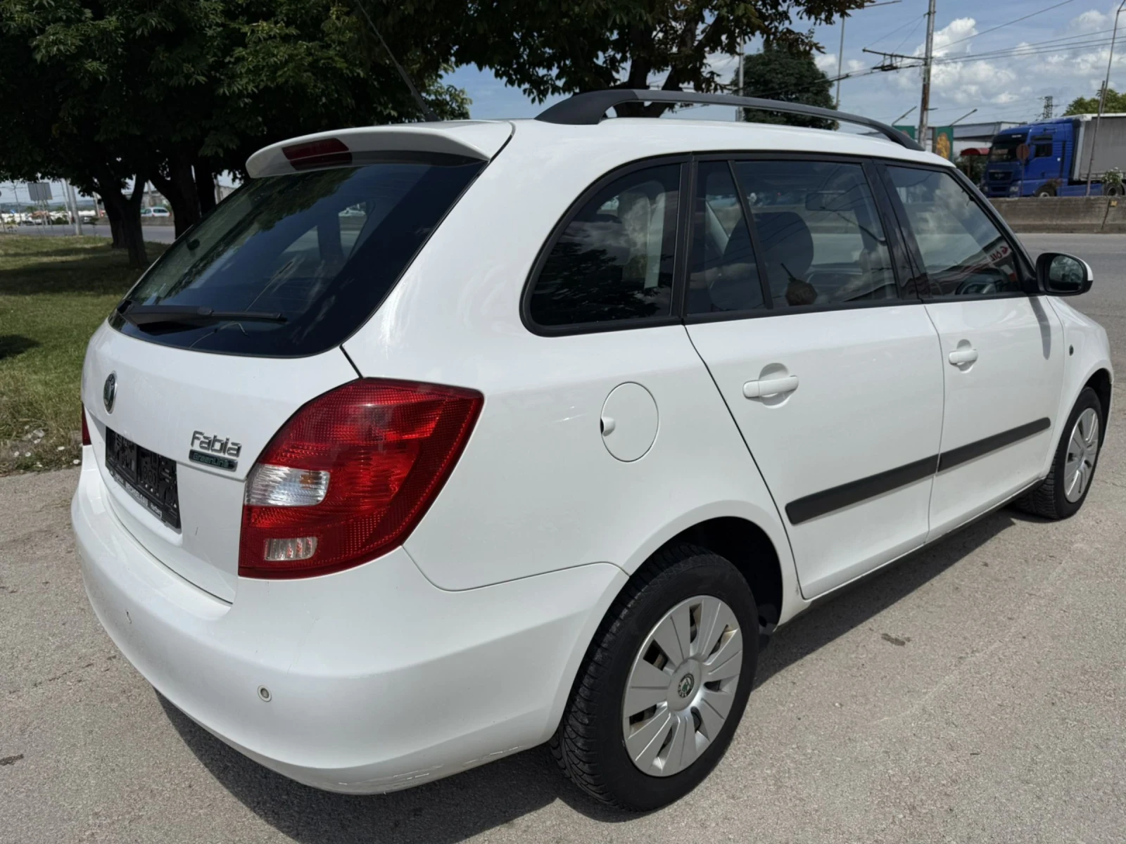 Skoda Fabia 1.4, снимка 4 - Автомобили и джипове - 54763916