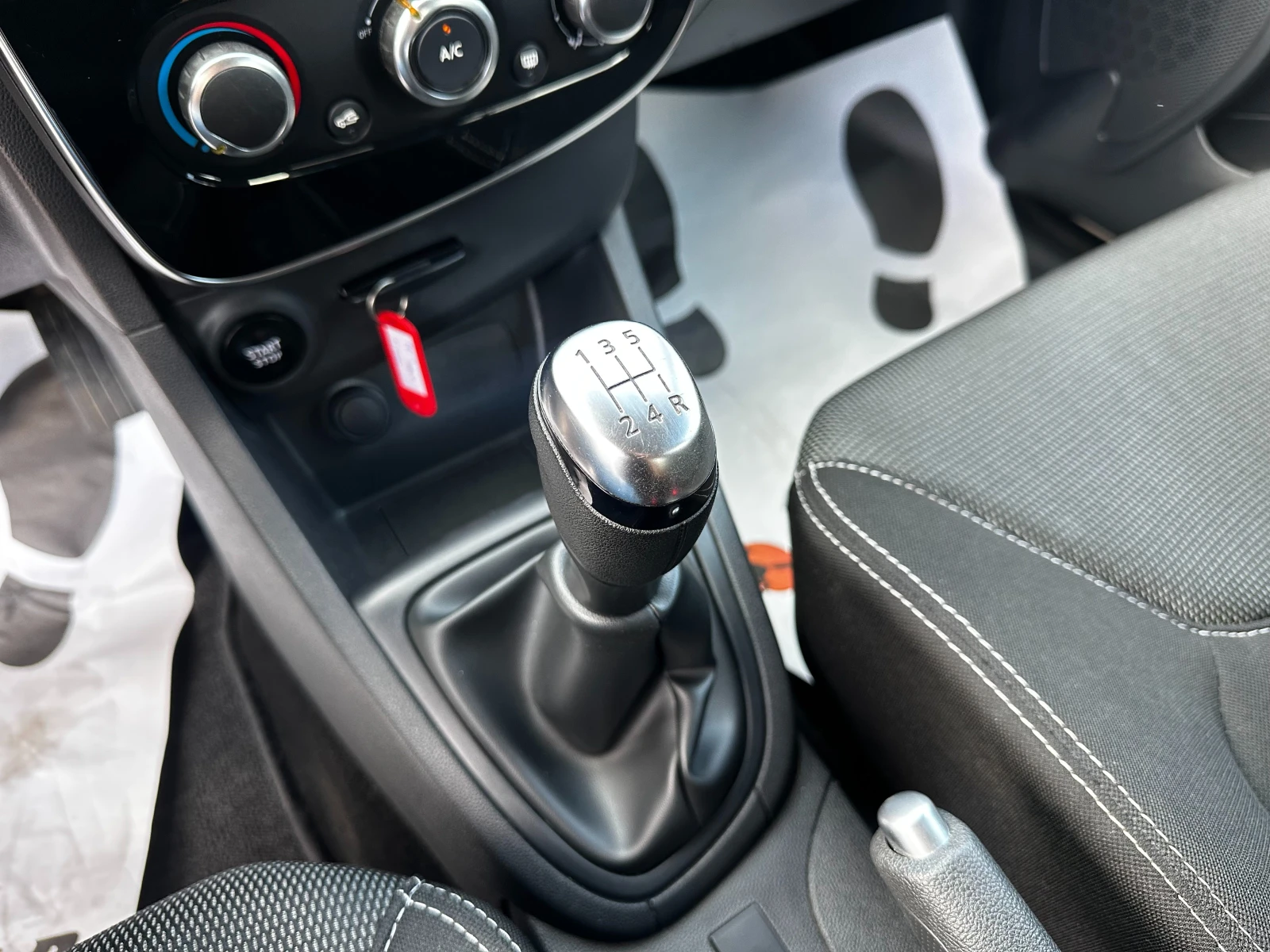 Renault Clio 1.2i 73 к.с./ГАРАНЦИЯ, снимка 11 - Автомобили и джипове - 54847077