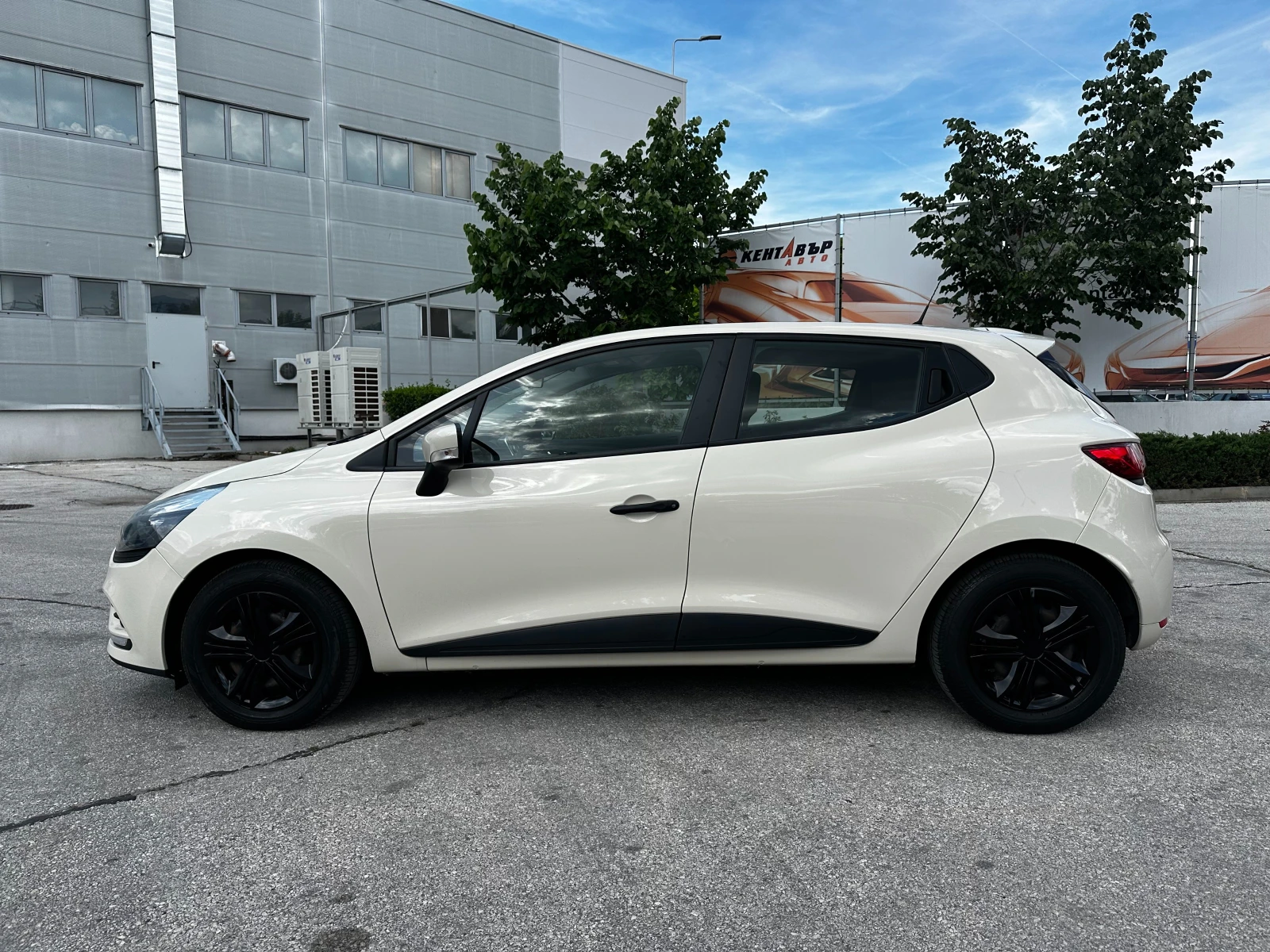 Renault Clio 1.2i 73 к.с./ГАРАНЦИЯ, снимка 2 - Автомобили и джипове - 54847077