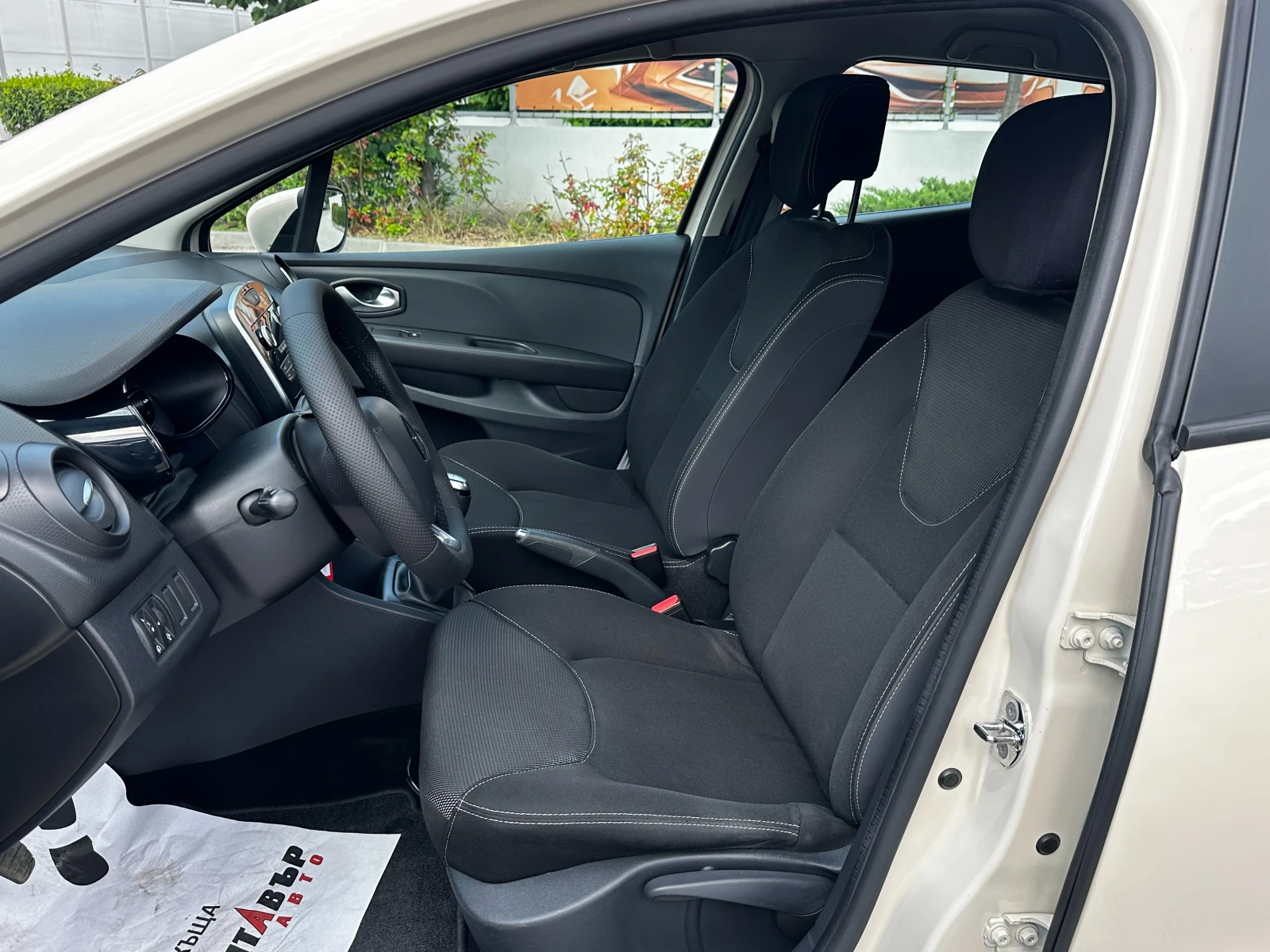 Renault Clio 1.2i 73 к.с./ГАРАНЦИЯ, снимка 8 - Автомобили и джипове - 54847077