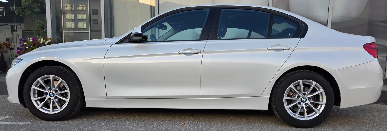 BMW 318 LCI Facelift * ГАРАНЦИЯ ДО 11.2026, снимка 2 - Автомобили и джипове - 55150295