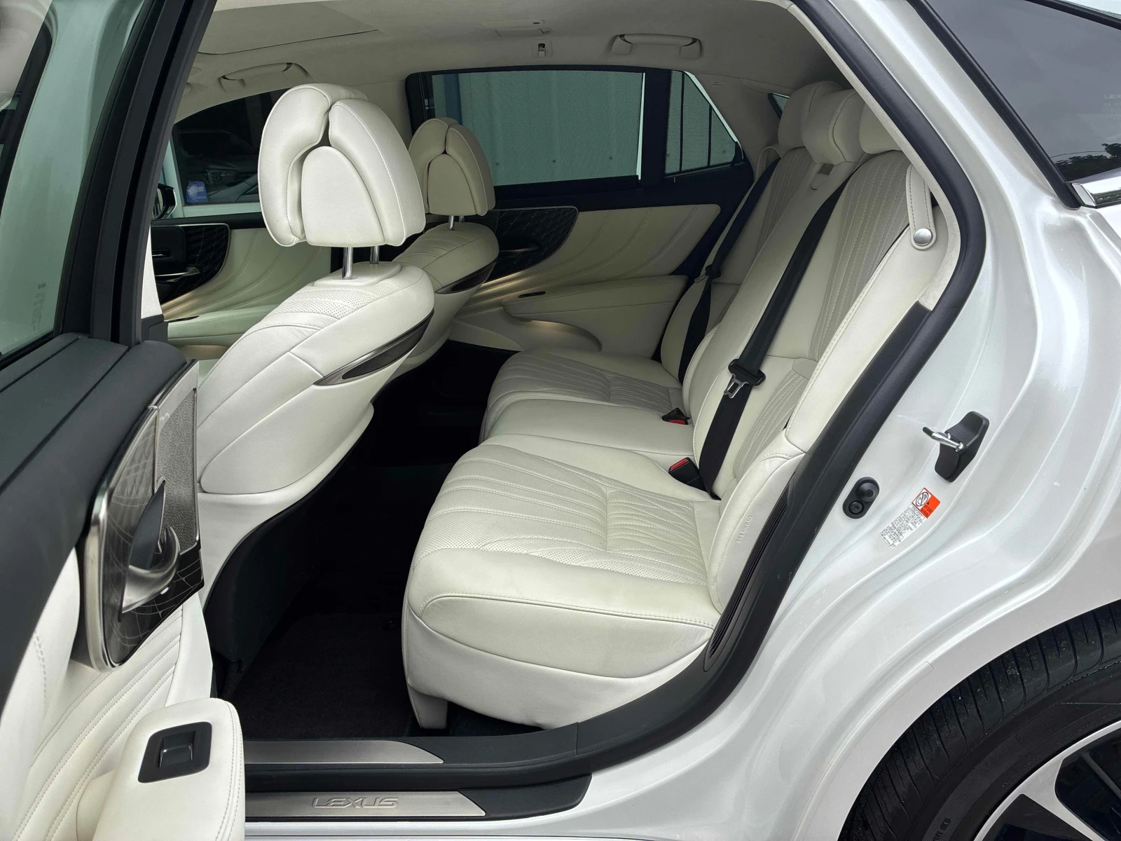 Lexus LS * 500h * CARFAX * ОПЦИЯ ЗА ФИНАНСИРАНЕ , снимка 12 - Автомобили и джипове - 55899389