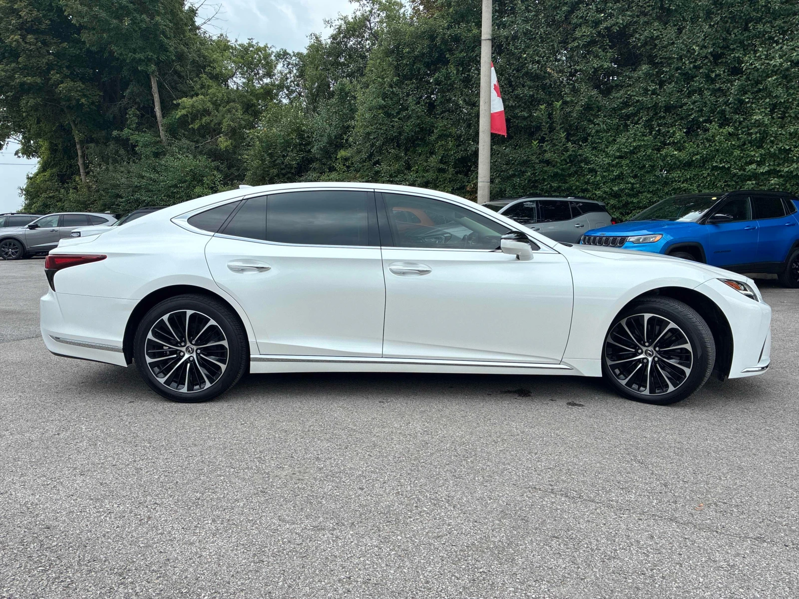 Lexus LS * 500h * CARFAX * ОПЦИЯ ЗА ФИНАНСИРАНЕ , снимка 3 - Автомобили и джипове - 55899389