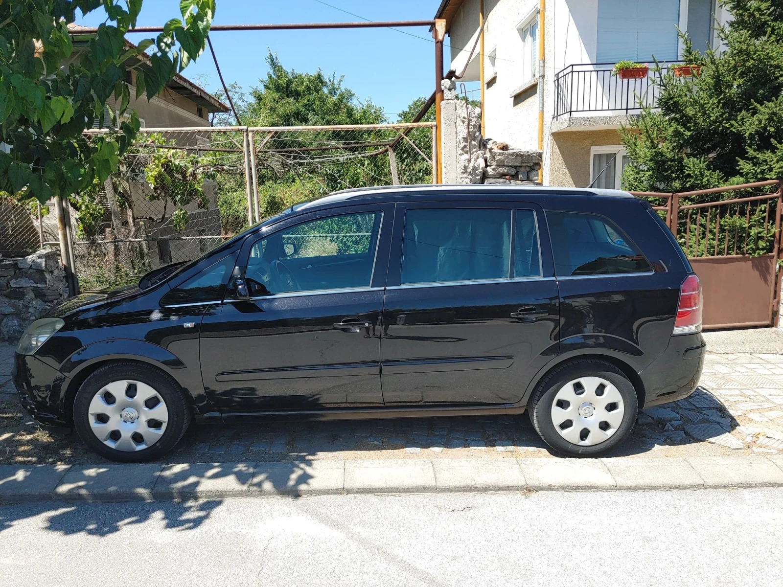 Opel Zafira 1.9, снимка 3 - Автомобили и джипове - 55993415