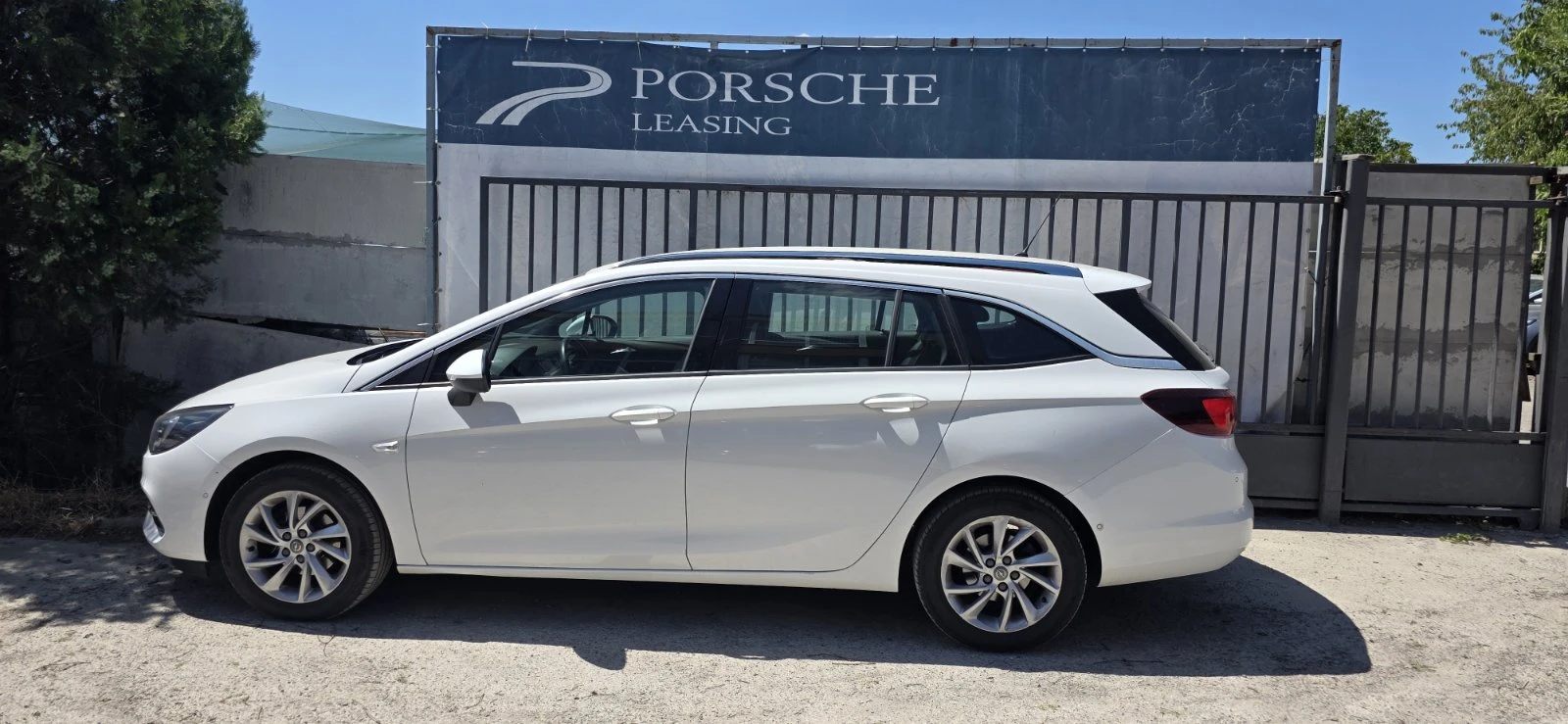 Opel Astra  Elegance 1.2, снимка 7 - Автомобили и джипове - 56117872
