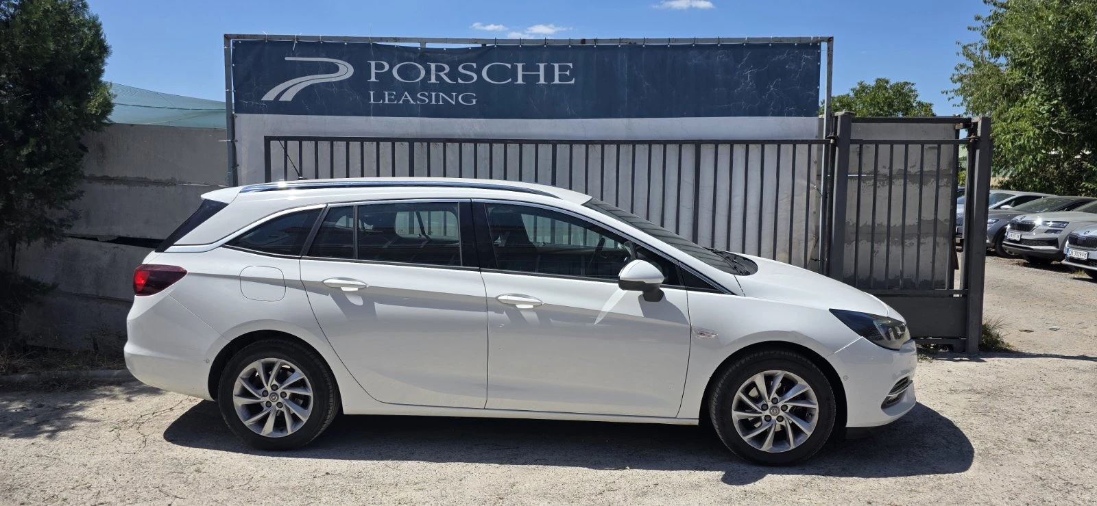 Opel Astra  Elegance 1.2, снимка 2 - Автомобили и джипове - 56117872