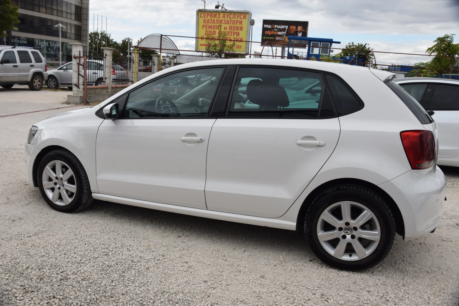 VW Polo 1.6 TDI AUTOMATIC , снимка 4 - Автомобили и джипове - 56179797