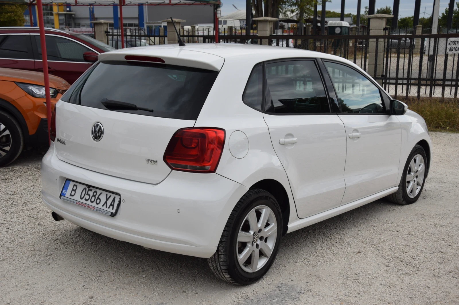 VW Polo 1.6 TDI AUTOMATIC , снимка 7 - Автомобили и джипове - 56179797