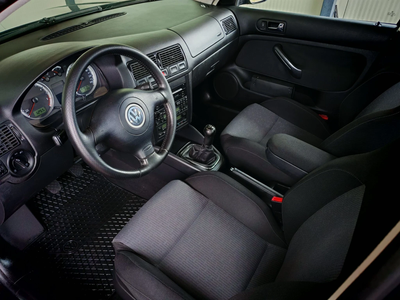 VW Golf 1.9TDI(90)* GT-EDITION* НОВ ВНОС* , снимка 12 - Автомобили и джипове - 56232731