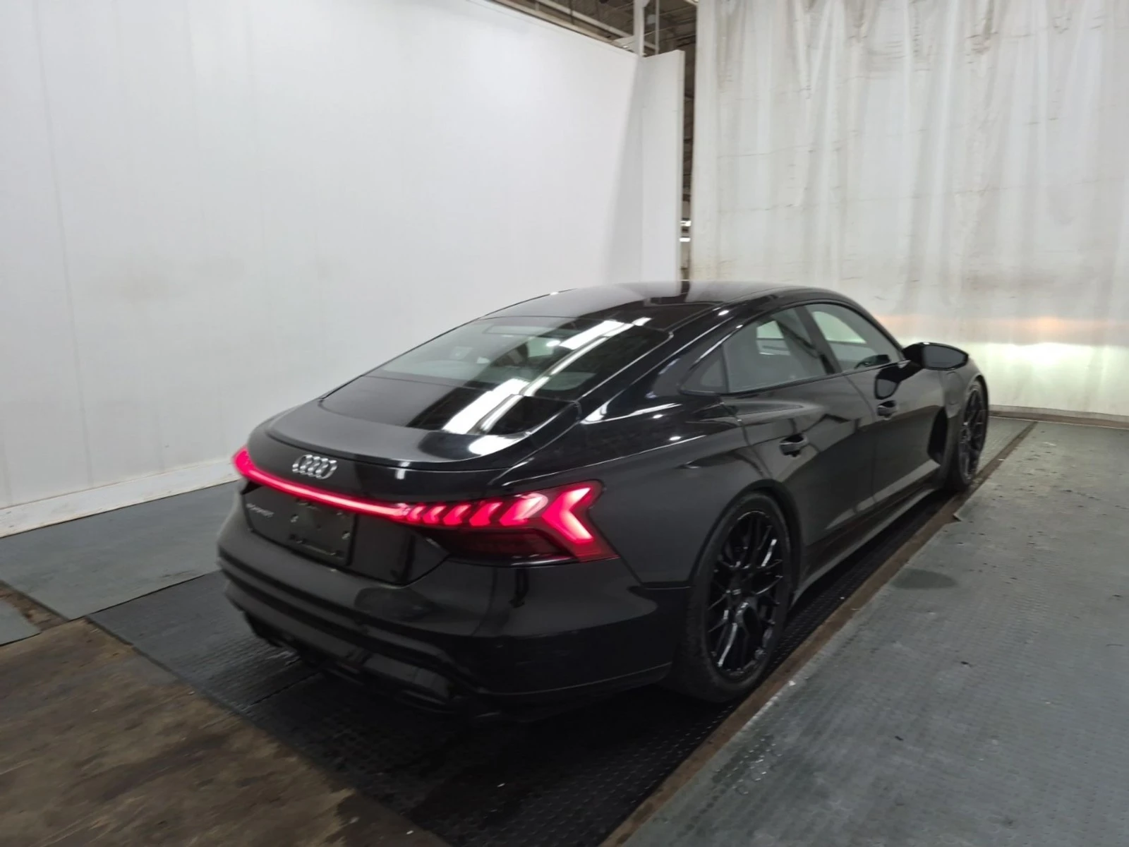 Audi E-Tron GT Matrix LED* Bang & Olufsen  3D* Performance Batter, снимка 6 - Автомобили и джипове - 56736351