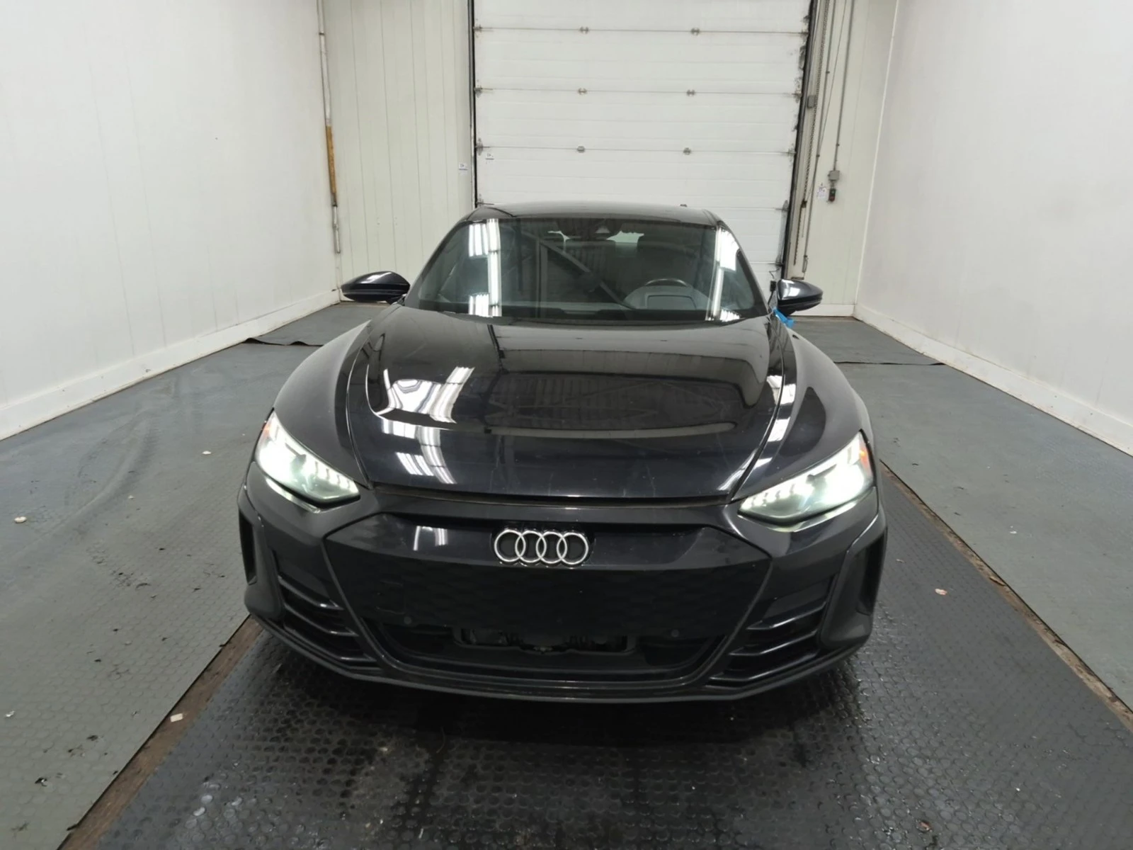 Audi E-Tron GT Matrix LED* Bang & Olufsen  3D* Performance Batter, снимка 3 - Автомобили и джипове - 56736351