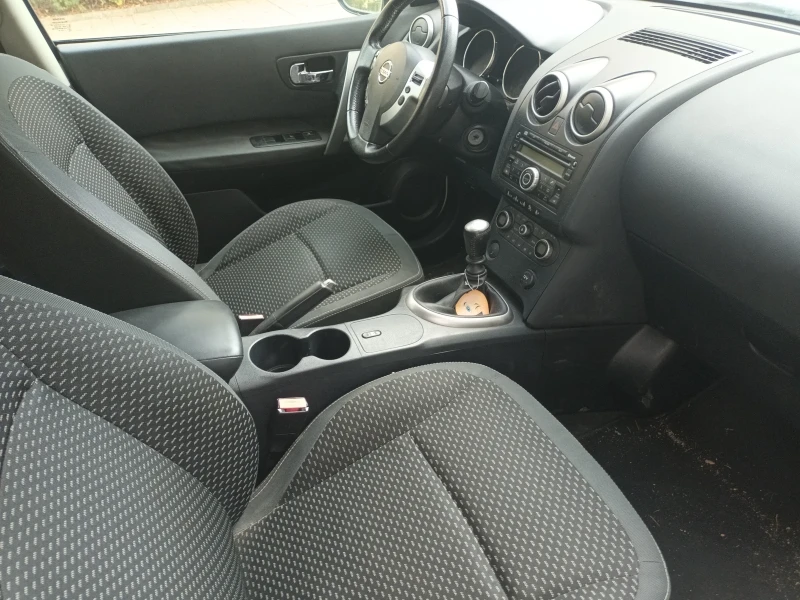 Nissan Qashqai 1.5dci, снимка 10 - Автомобили и джипове - 47517254