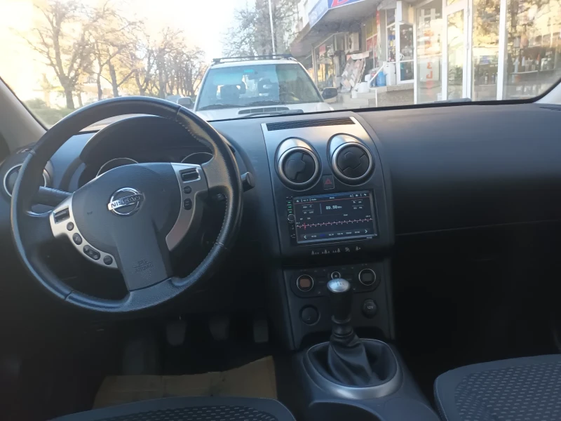 Nissan Qashqai 1.5dci, снимка 12 - Автомобили и джипове - 47517254