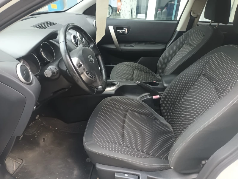 Nissan Qashqai 1.5dci, снимка 8 - Автомобили и джипове - 47517254